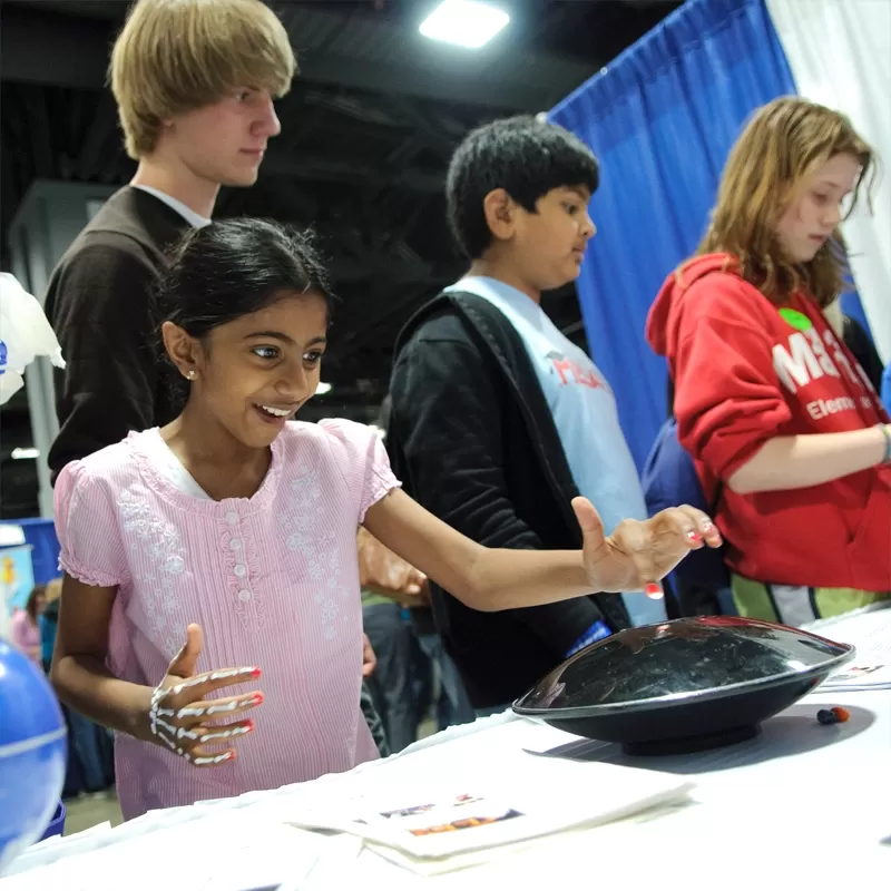 Mirrors create an amazing optical illusion